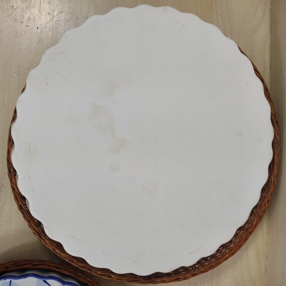 Vtg Blue White Window Pane Floral Quiche Tart Baking Dishes with Wicker Trays
